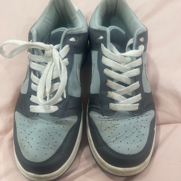 Stylish Gray and White Sneakers - Picture 1 of 9
